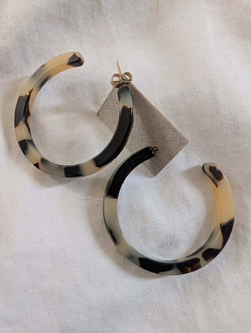 Baleen Tortoiseshell Hoop Earrings, Super Light - Picture 6 of 6